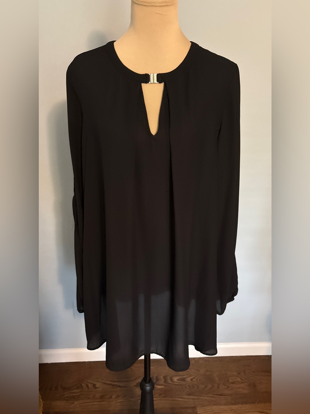Black Long-Sleeve Keyhole Tunic Top with Split Sleeves